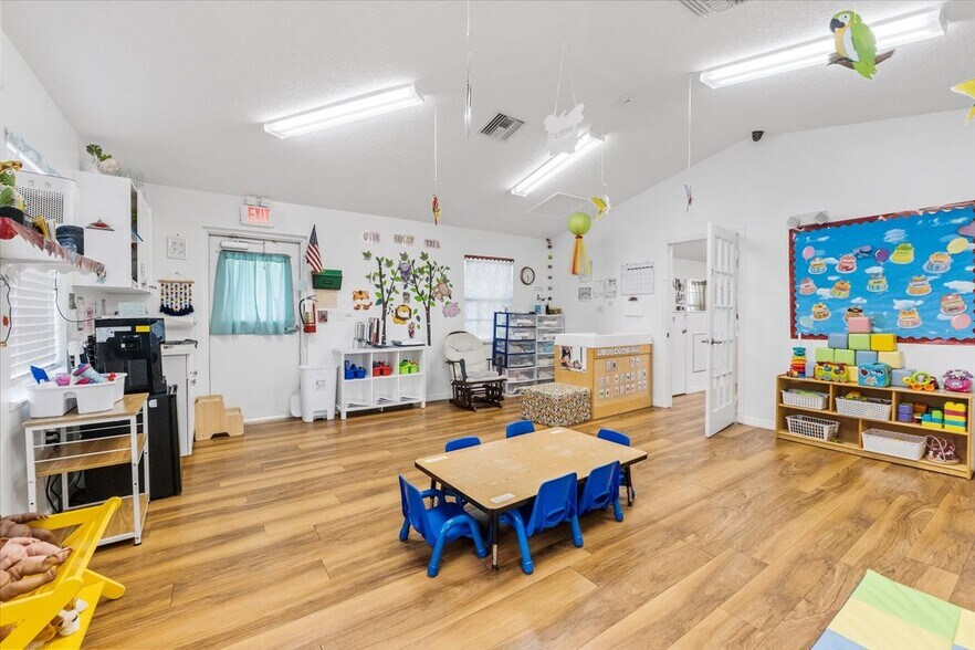 More Photos Of 180 Basilan Crescent, Clewiston Daycare Center For Sale