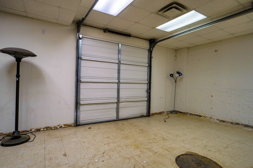 More Photos Of 8 NW 8th St, Oklahoma City Light Manufacturing For Lease