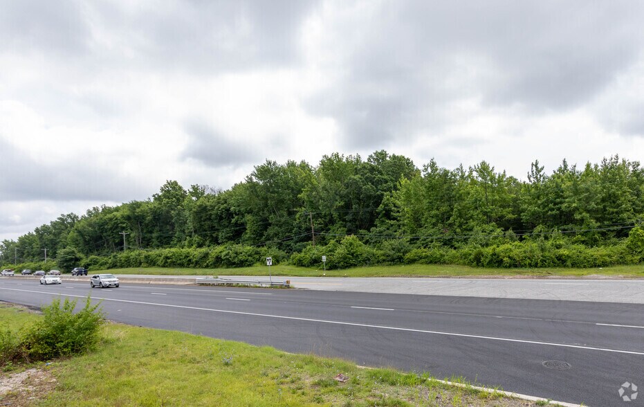 More Photos Of 9115 Pulaski Hwy, Middle River Unknown For Lease