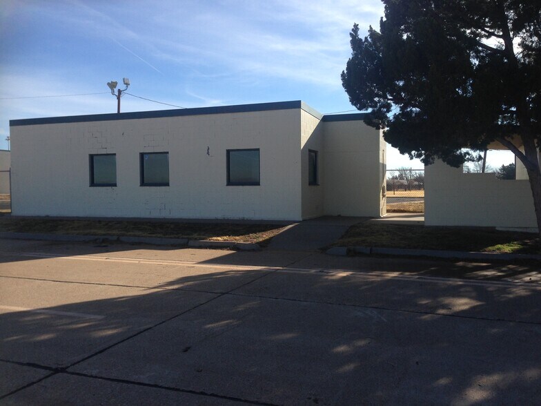 Primary Photo Of 109 Runway Dr, Lubbock Office For Lease