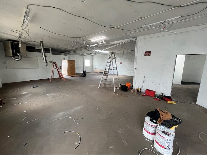 More Photos Of 1940 S Bannock St, Denver Service For Lease