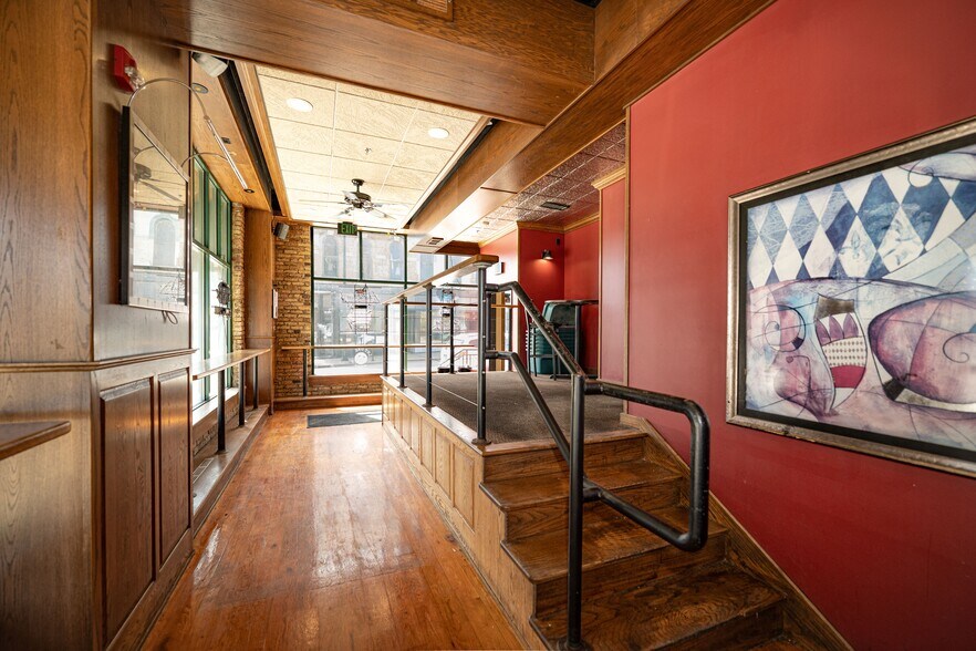 More Photos Of 100 Main St, Dubuque General Retail For Lease