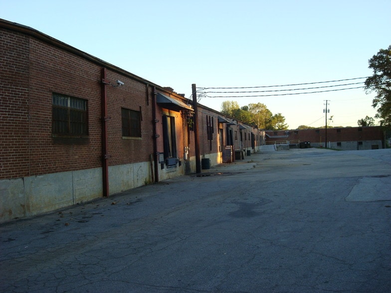 More Photos Of 1130 Donald Lee Hollowell Pky NW, Atlanta Warehouse For Lease