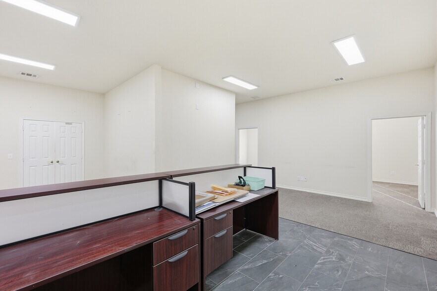 More Photos Of 105 Kathryn Dr, Lewisville Office For Lease