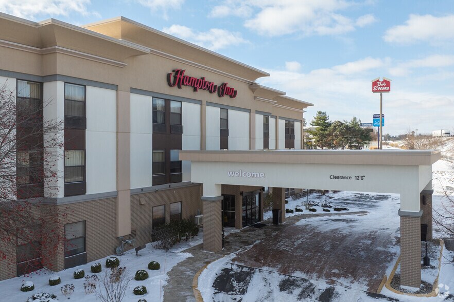 More Photos Of 1150 Riverside Dr, Battle Creek Hotel For Sale