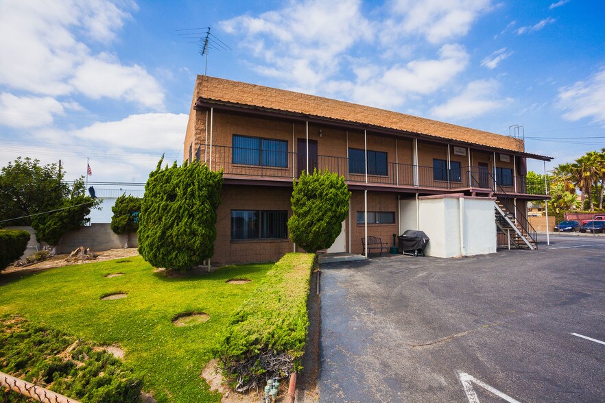 More Photos Of 1250 E 23rd St, Signal Hill Industrial For Lease