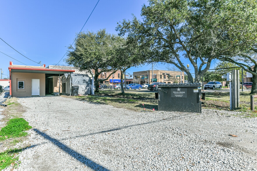 More Photos Of 121 W Sealy St, Alvin Freestanding For Sale