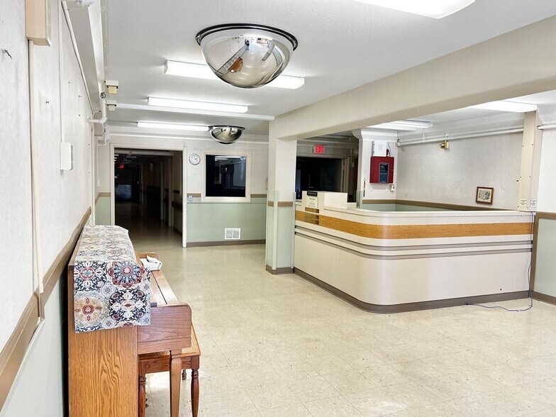More Photos Of 720 W 1st St, Coffeyville Healthcare For Sale