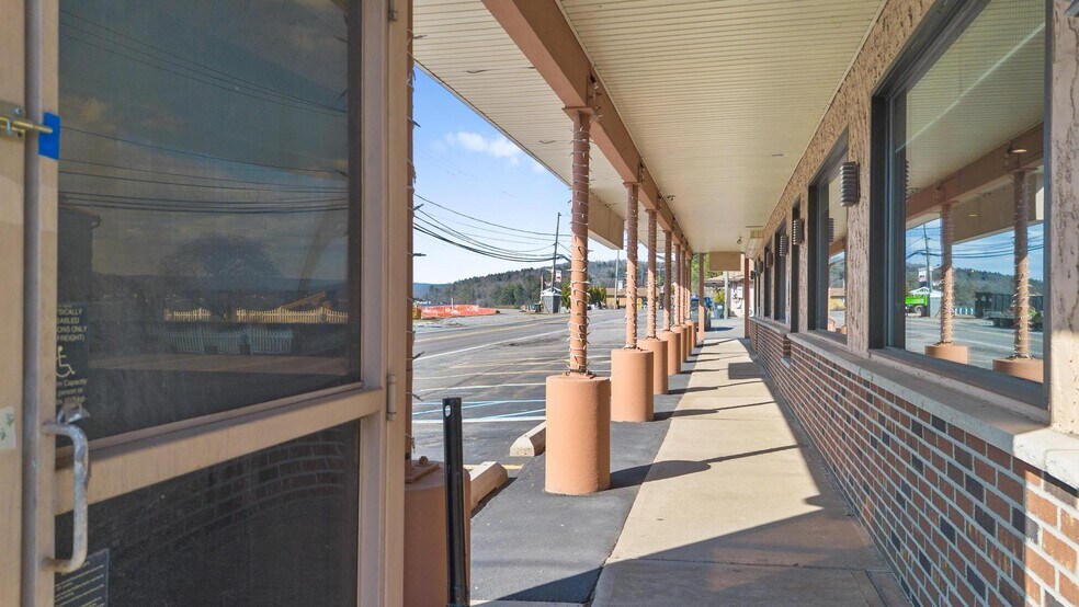 More Photos Of 31 Lakeside Dr, Harveys Lake Restaurant For Sale