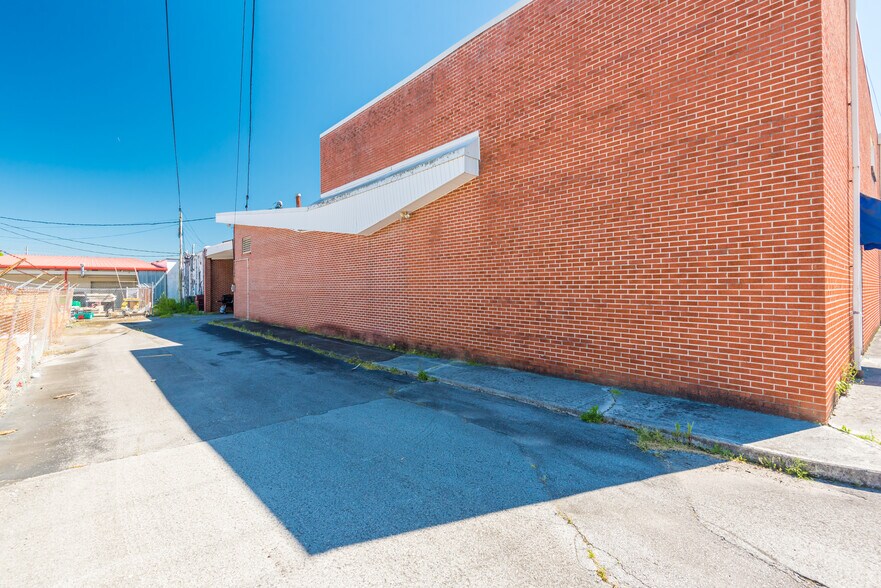 More Photos Of 150 W Rhea Ave, Spring City Medical For Sale