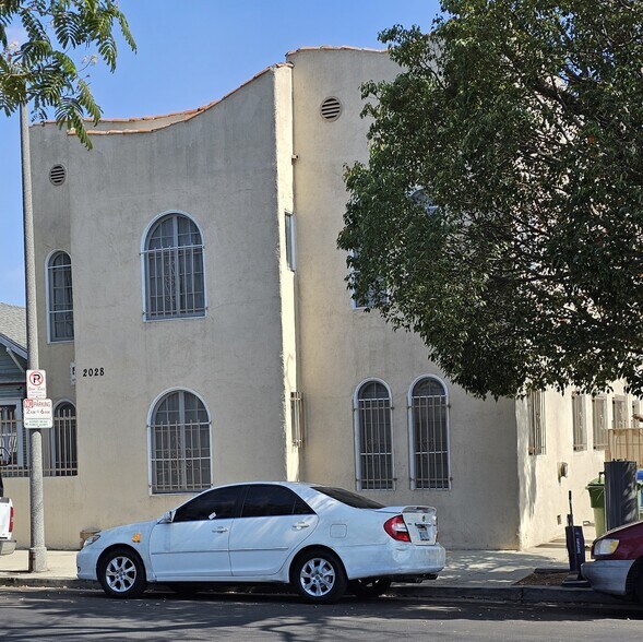 More Photos Of 2026 W 30th St, Los Angeles Apartments For Sale