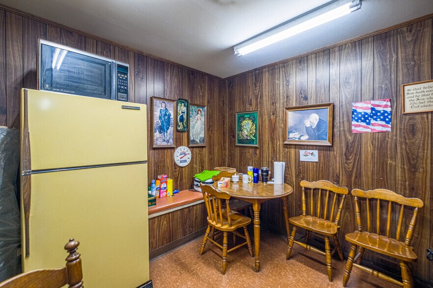 More Photos Of 100 Hopkinsville St, Russellville Freestanding For Sale