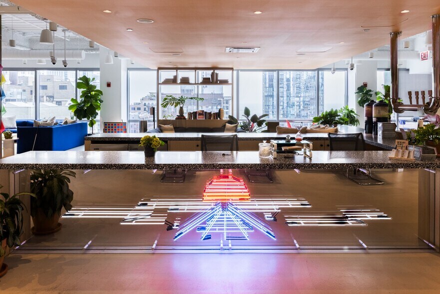 More Photos Of 1 S Dearborn St, Chicago Coworking Space