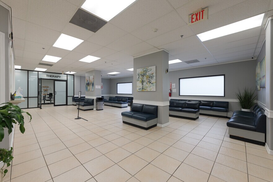 More Photos Of 305 Expressway 83, Mission Medical For Lease