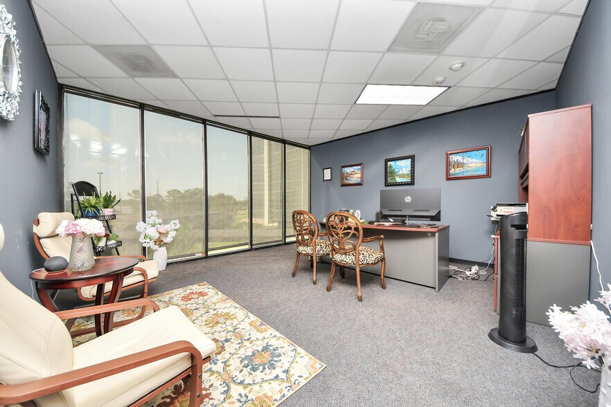 More Photos Of 6100 Corporate Dr, Houston Medical For Sale