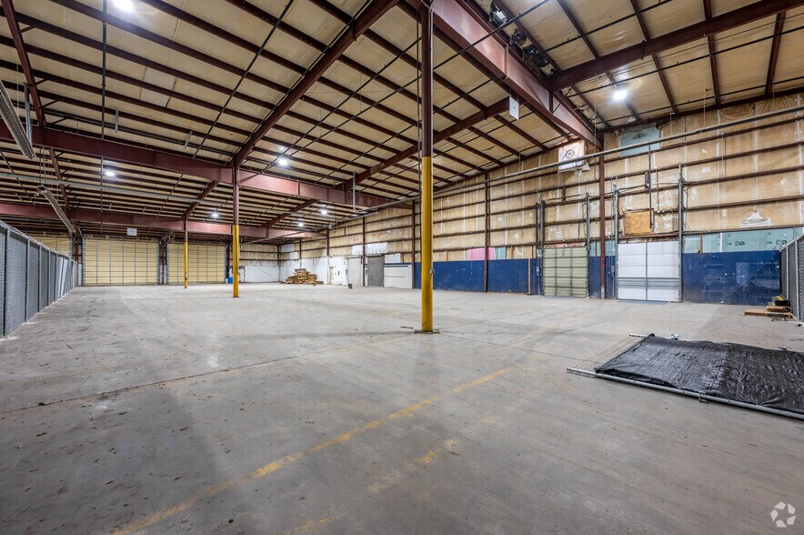 More Photos Of 325 12th St SE, Linton Manufacturing For Lease