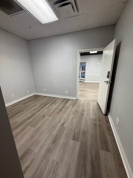 More Photos Of 9414-9488 Union Sq, Sandy Unknown For Lease