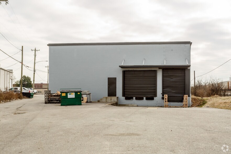 More Photos Of 2611-2615 Grandview Ave, Nashville Distribution For Lease