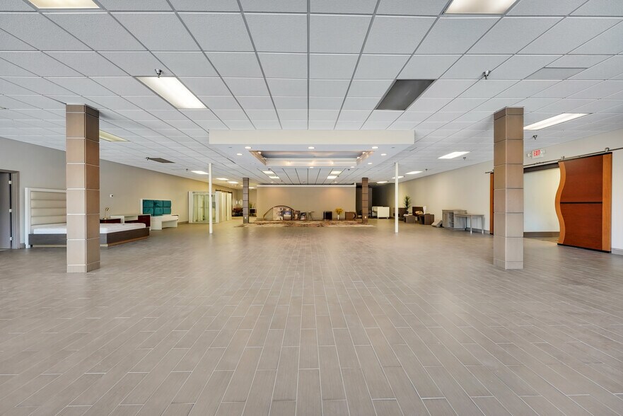 More Photos Of 1900 Buford Hwy, Duluth Warehouse For Lease