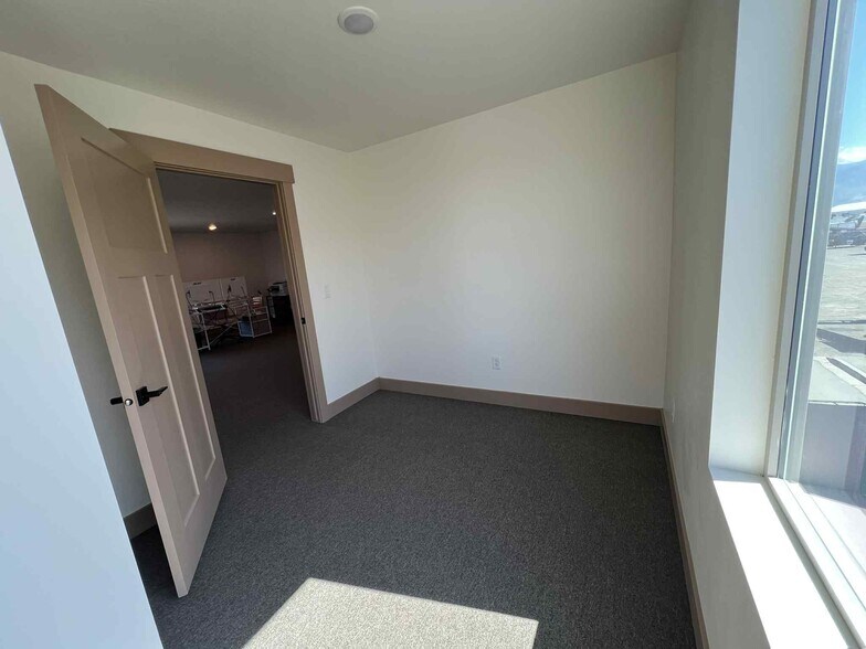 More Photos Of 3746 N Higley Rd, Ogden Showroom For Lease