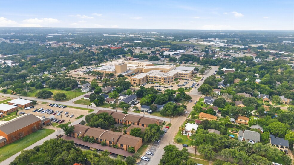 More Photos Of 611 S Ennis St, Bryan Apartments For Sale