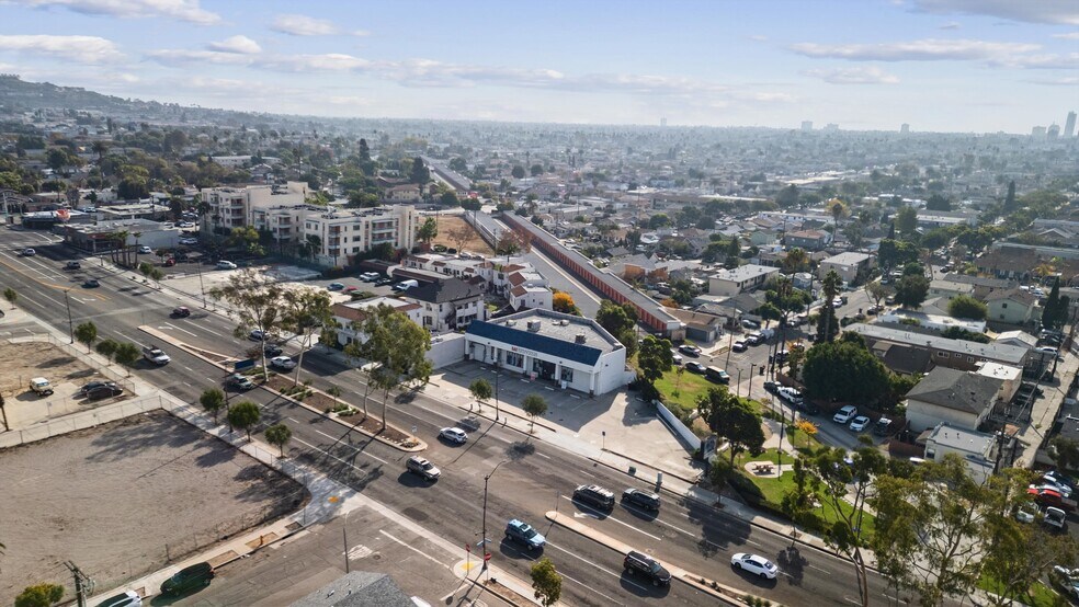 More Photos Of 500 E Willow St, Long Beach General Retail For Sale