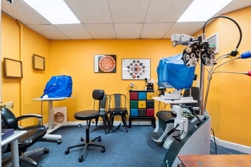 More Photos Of 519-521 N Charles St, Baltimore Office For Sale