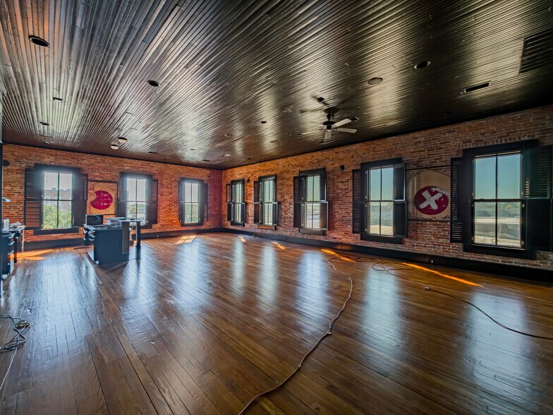 More Photos Of 105-111 W Central, Valdosta Storefront Retail Office For Sale