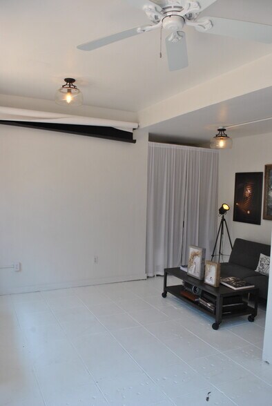 More Photos Of 451-461 E Main St, Ventura Storefront For Lease