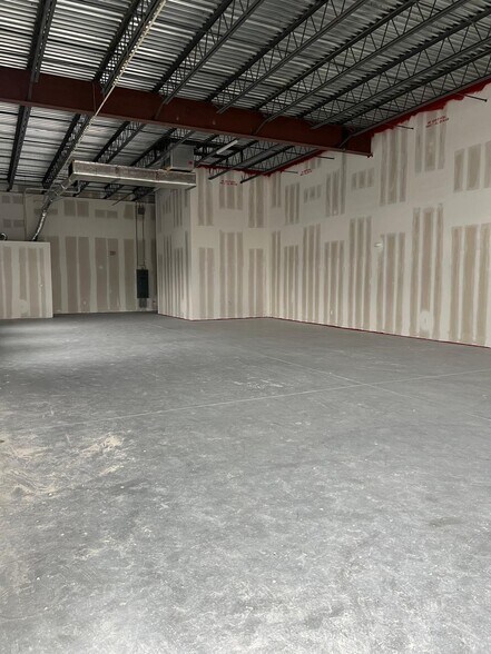 More Photos Of 2508 – 2516 Jacks Rd, Davenport Storefront Retail Office For Lease