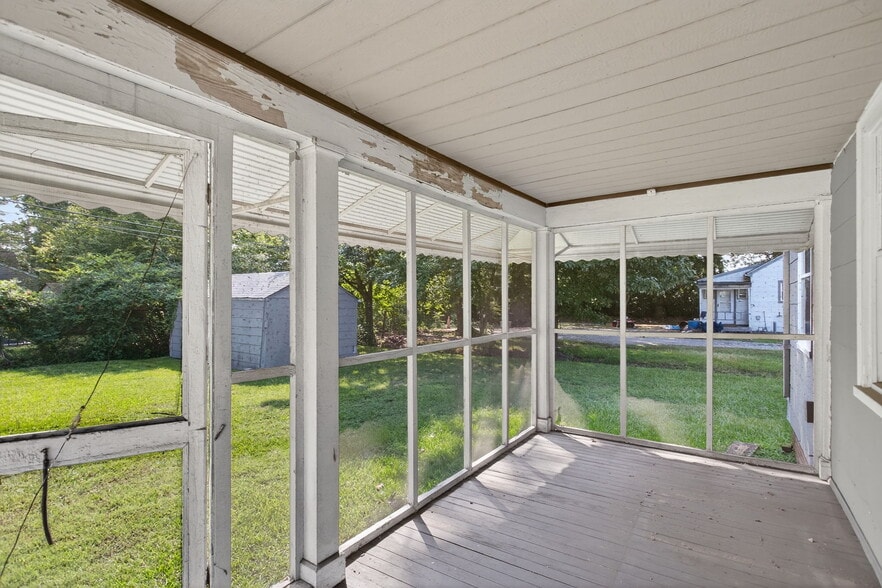 More Photos Of 5812 Jefferson Ave, Newport News Storefront For Sale