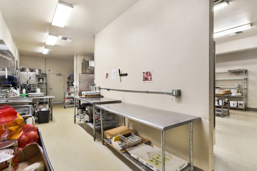 More Photos Of 1313 N State St, Bellingham Restaurant For Lease