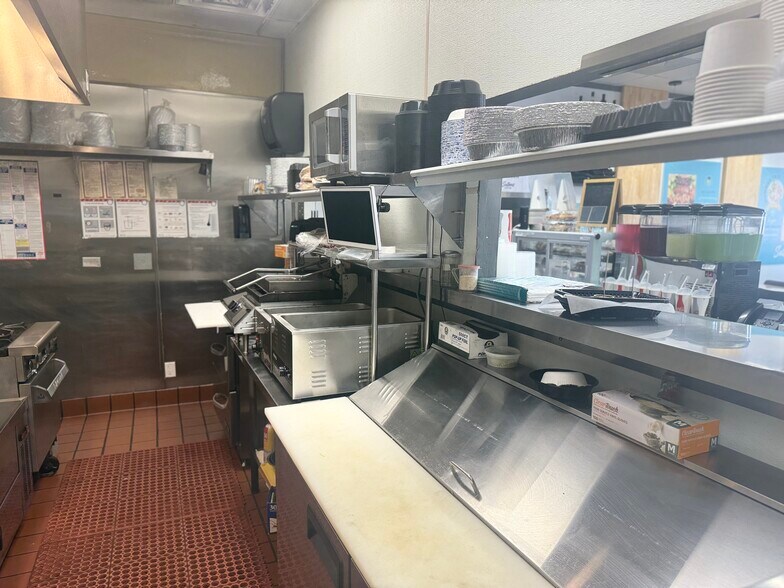 More Photos Of 1910 Village Center Cir, Las Vegas Freestanding For Lease