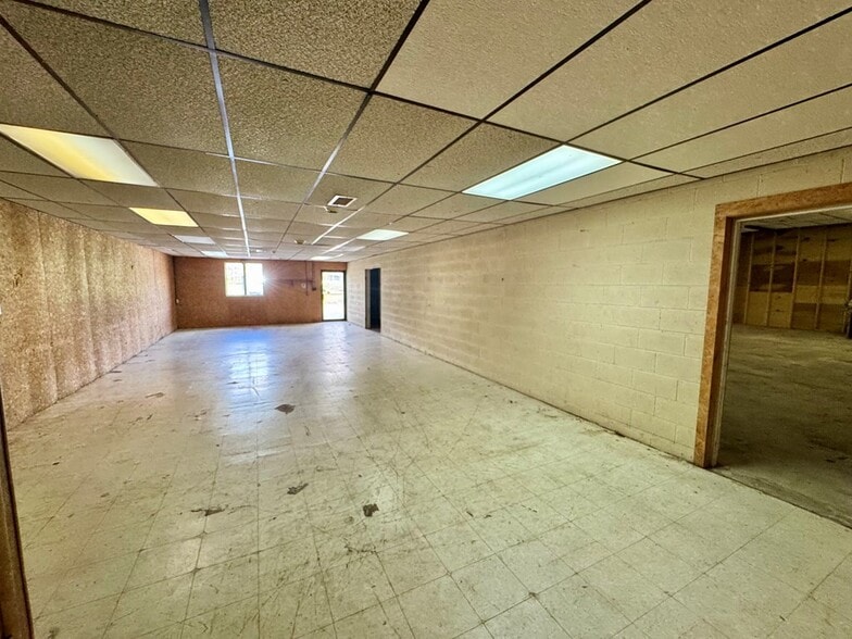 More Photos Of 868 State Route 3 and 12, Hinton Flex For Sale