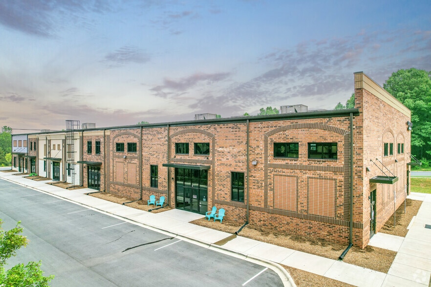 More Photos Of 136 Waxhaw Pkwy, Waxhaw Storefront Retail Office For Lease