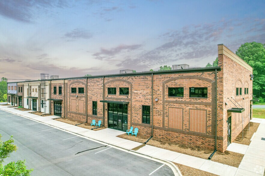 More Photos Of 136 Waxhaw Pky, Waxhaw Storefront Retail Office For Lease