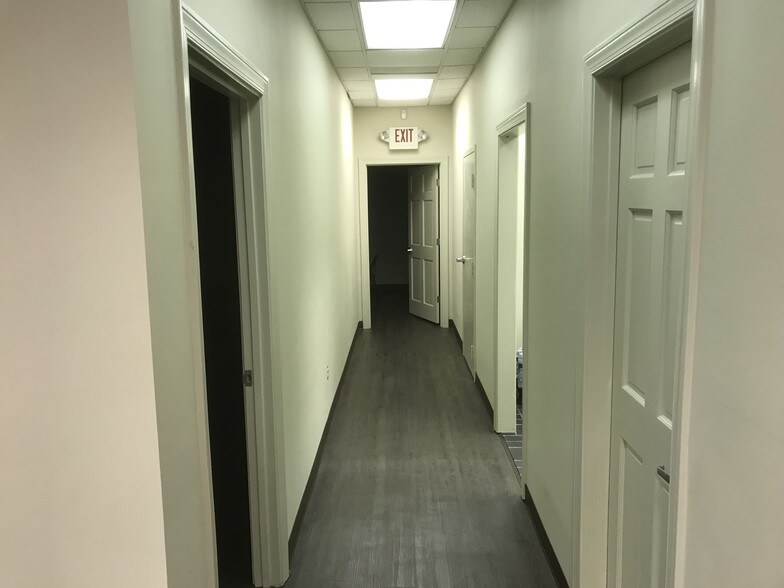 More Photos Of 876 Montreal Rd, Clarkston Warehouse For Lease