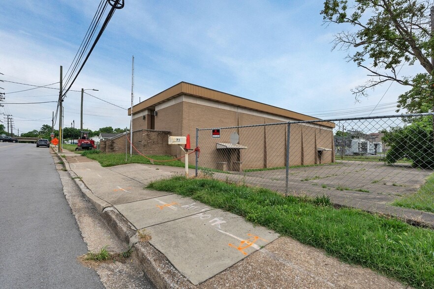 More Photos Of 210 Woodruff St, Madison Specialty For Sale