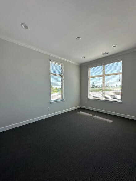 More Photos Of 1630 W Prosper Trl, Prosper Unknown For Lease