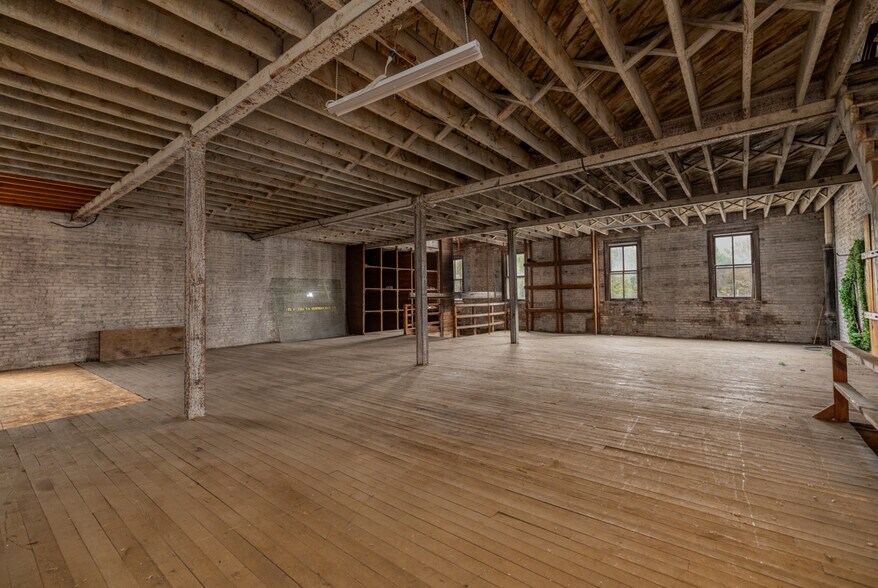 More Photos Of 1801 Main, Victoria General Retail For Sale