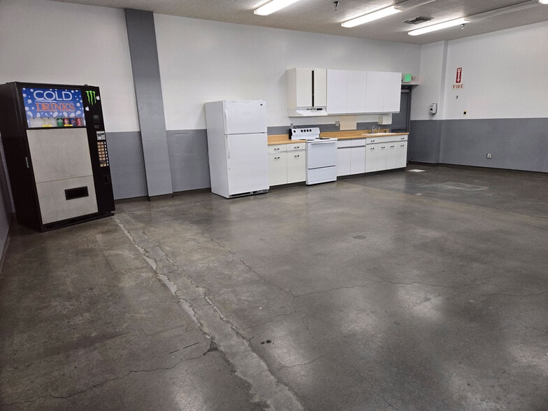 More Photos Of 16750 Schoenborn St, North Hills Flex For Sale