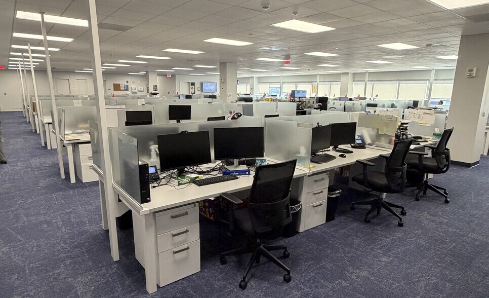 More Photos Of 5901 West Side Ave, North Bergen Office For Lease