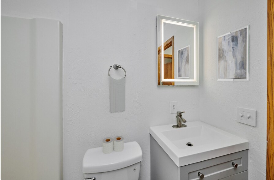 More Photos Of 601 W Center Dr, North Liberty Apartments For Sale