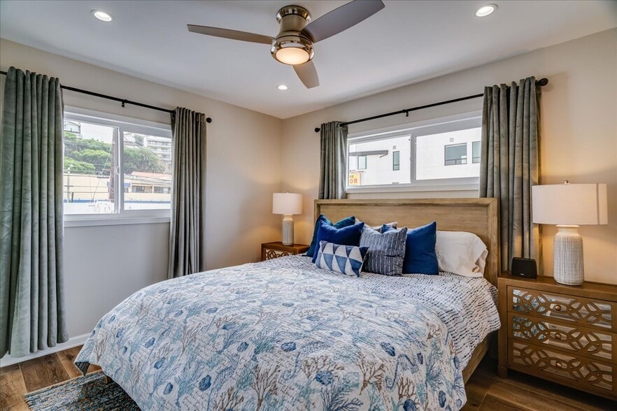 More Photos Of 323-325 Culver Blvd, Playa Del Rey Storefront Retail Residential For Sale