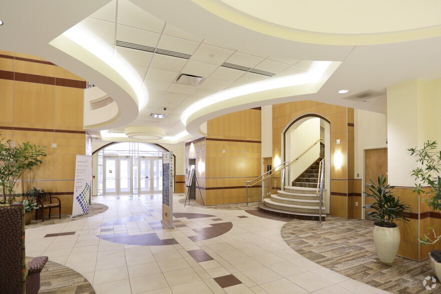 More Photos Of 555 Midtowne St, Grand Rapids Medical For Lease