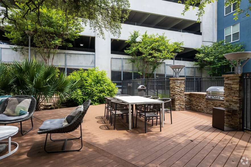 More Photos Of 2717 S Lamar Blvd, Austin Apartments For Lease