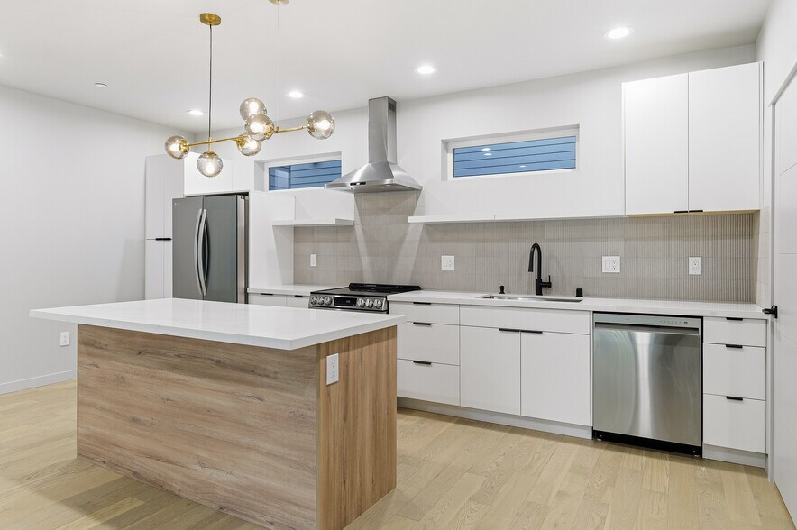 More Photos Of 11825 59th Ave ave, Seattle Apartments For Sale