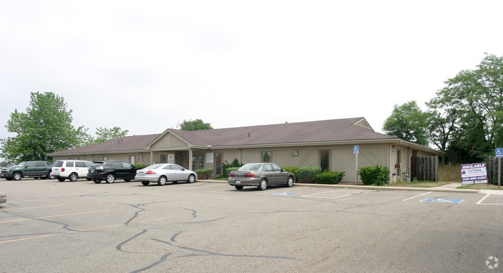 More Photos Of 4960 Higbee Ave NW, Canton Medical For Lease