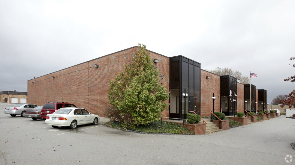 More Photos Of 79-85 Weldon Pky, Maryland Heights Light Distribution For Lease