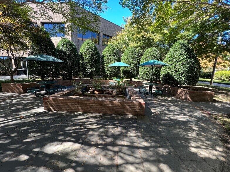 More Photos Of 4025 University Pky, Winston-Salem Unknown For Lease